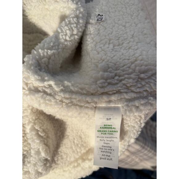 AERIE Cropped Sherpa Lined Shacket Natural Grey & Cream Plaid Pearl Snap Front - Picture 10 of 13